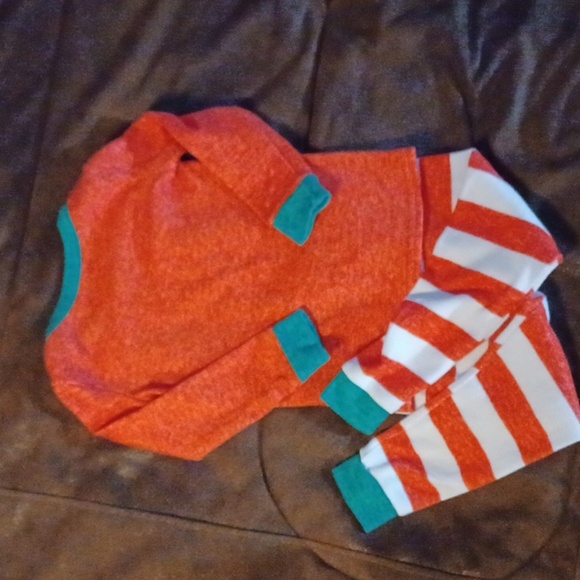 PJ, ESSENTIALS, CHRISMAS OUTFIT, SIZE 24 MONTHS. SANTA'S LITTLE HELPER. - Picture 5 of 8